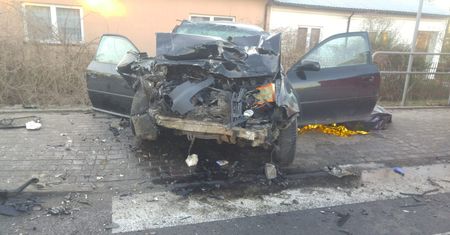 Mazowieckie. Śmiertelny wypadek. Audi czołowo zderzyło się z mercedesem