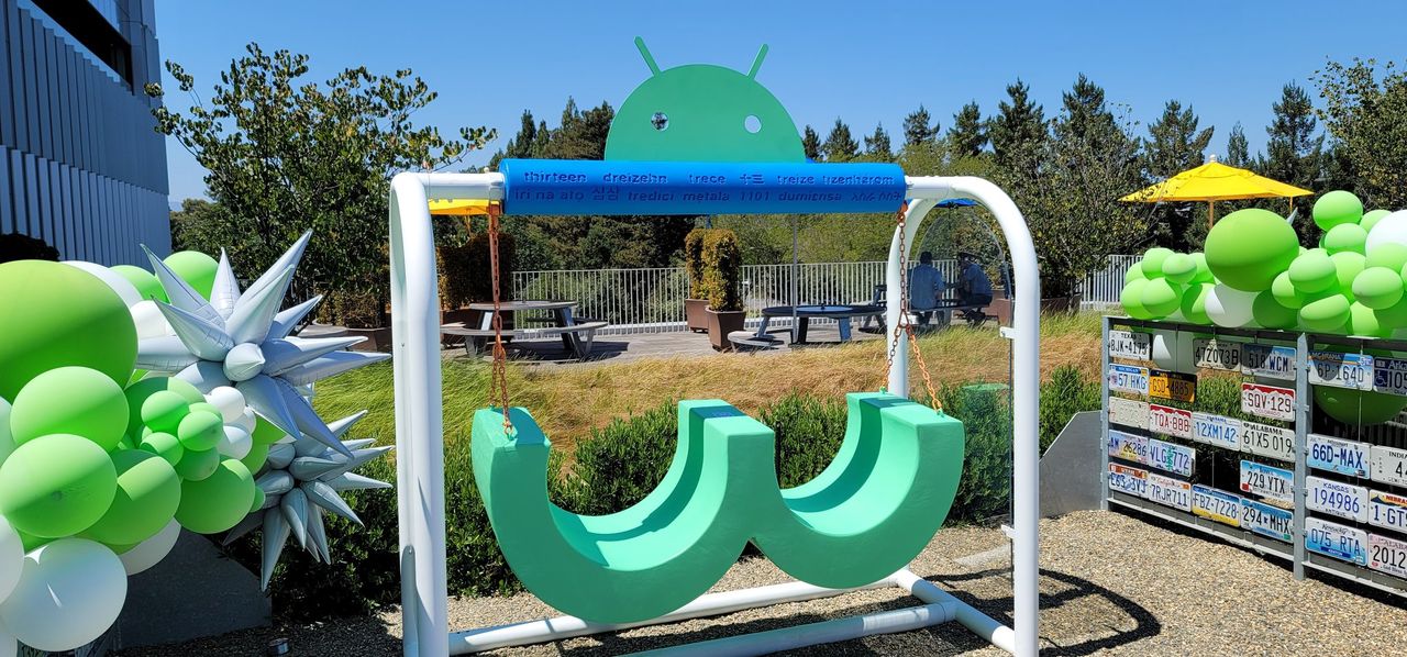 Google zbudował Androidowi 13 pomnik. Internauci mają ubaw