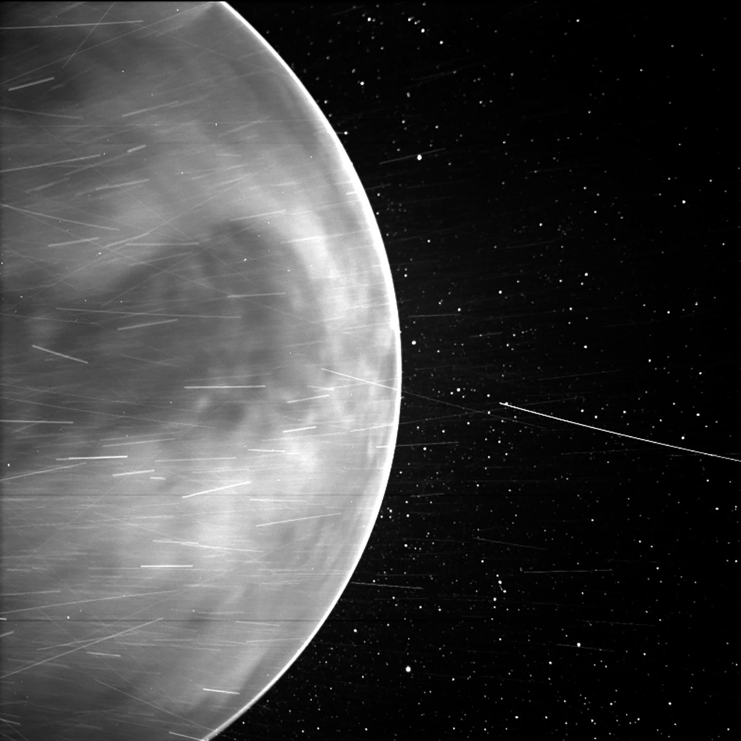 Sonda NASA zbliżyła się do Wenus. Na dowód przesłała zdjęcia powierzchni planety 2