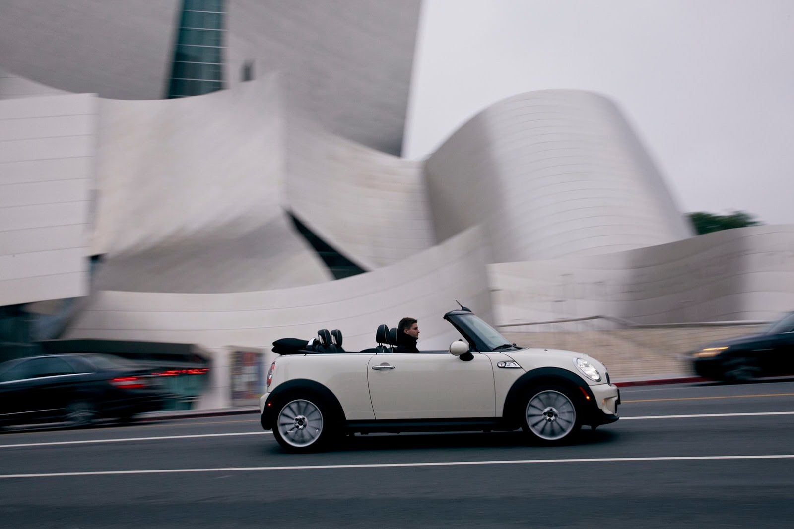 Galeria Mini jako celebracja sprzedaży półmilionowego egzemplarza w USA 81