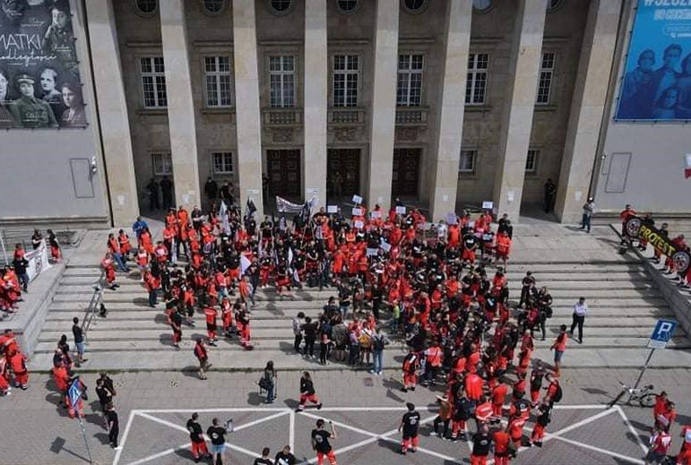 Śląskie. Pracownicy 12 stacji pogotowia z województwa śląskiego otrzymają wkrótce dodatki za ubiegłoroczną pracę