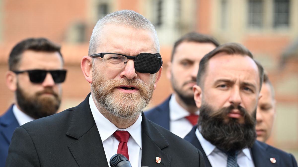 Grzegorz Braun, S�awomir Ozdyk
Andrzej Jackowski
europose�, konferencja, polityk, polityka, bezpiecze�stwo, imigracja, Konfederacja Korony Polskiej, okulary, os�onka na szk�o optyczne, prezes, z�o�enie pisma, zwi�kszona liczba imigrant�w