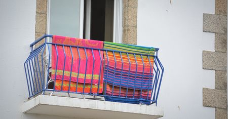 Mandat za wieszanie prania na balkonie? Kara sięga 500 złotych