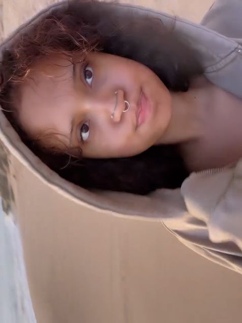 Sara James na wczasach