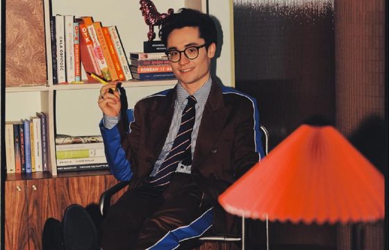 Influencer kulinarny reklamuje książki na Vinted