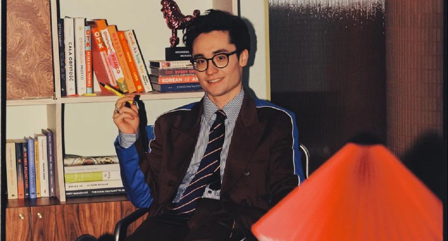 Influencer kulinarny reklamuje książki na Vinted