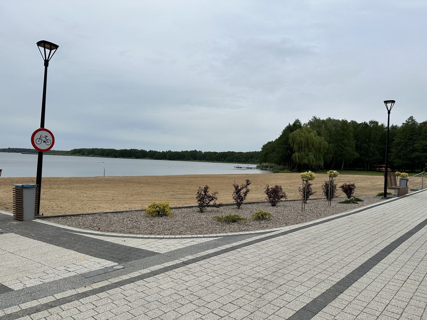 Plaża gminna w Białym Borze pod Grudziądzem. Ile zapłacimy za wstęp, atrakcje, sprzęt wodny, wynajem domków? Mamy cennik