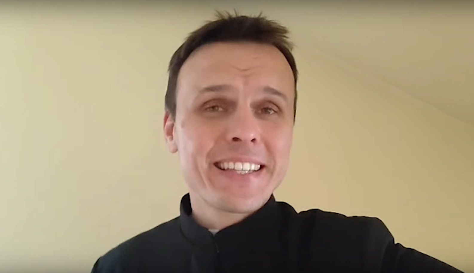 Ksiądz Rafał Główczyński powiedział, co jest najważniejszym prezentem na komunię