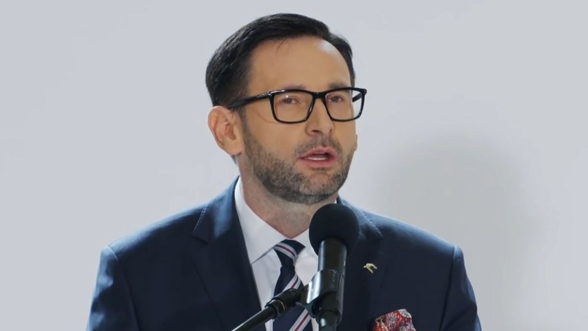 Prezes PKN Orlen Daniel Obajtek podpisał umowę z Synthosem