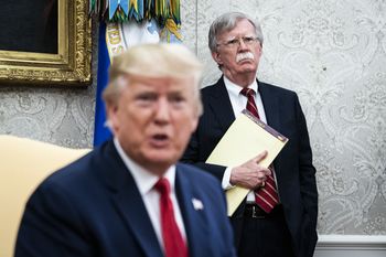 Stanie przed sądem? Wkrótce nowe zarzuty dla byłego doradcy Trumpa