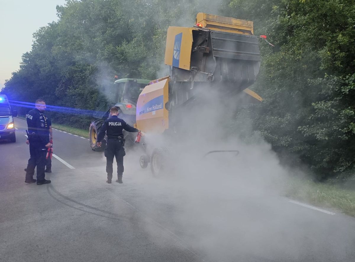 Policjanci w akcji: ugasili palące się maszyny rolnicze