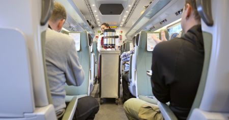 Przekąski z automatu w PKP Intercity. Spółka robi drugie podejście