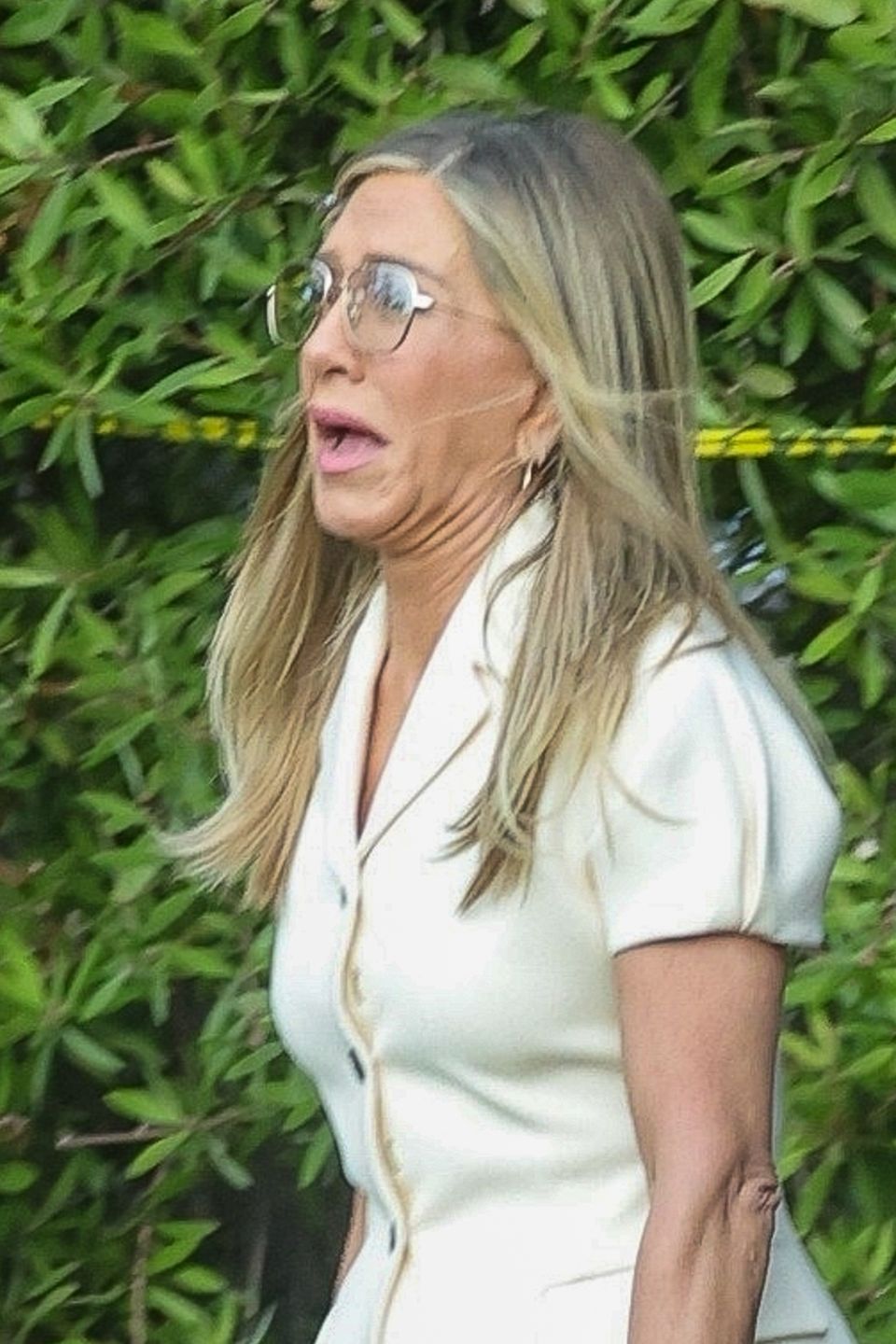 Jennifer Aniston stroi miny na planie serialu