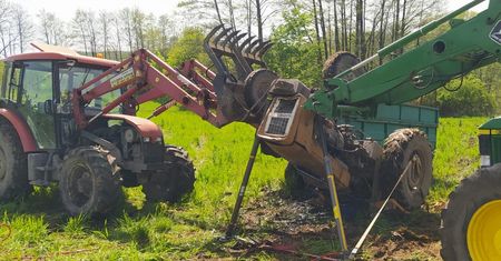 Tragedia w polu pod Ostródą. Nie żyje rolnik przygnieciony przez ciągnik