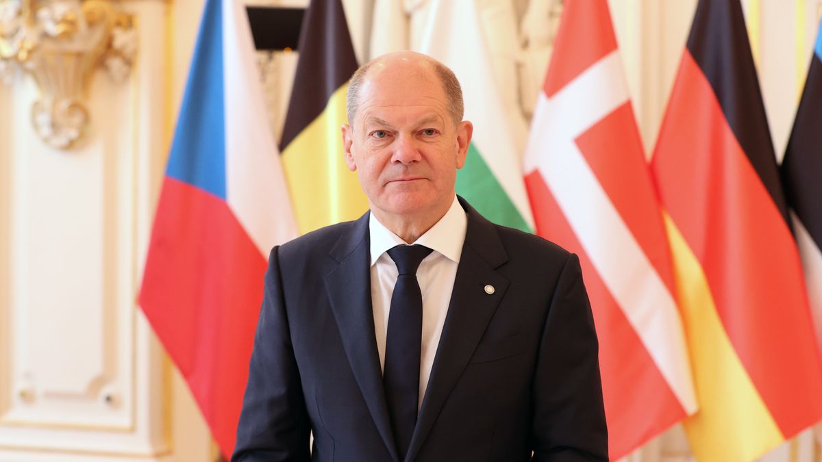 PRAGUE, CZECH REPUBLIC - OCTOBER 7: German Chancellor Olaf Scholz attends an informal EU summit in Prague, Czech Republic on October 7, 2022. (Photo by Dursun Aydemir/Anadolu Agency via Getty Images)