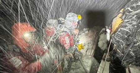Koszmarne warunki w Tatrach. Nie żyje turysta porwany przez lawinę