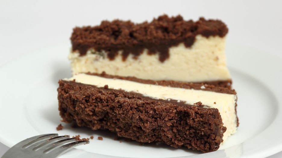 Cheesecake with chocolate crumble topping