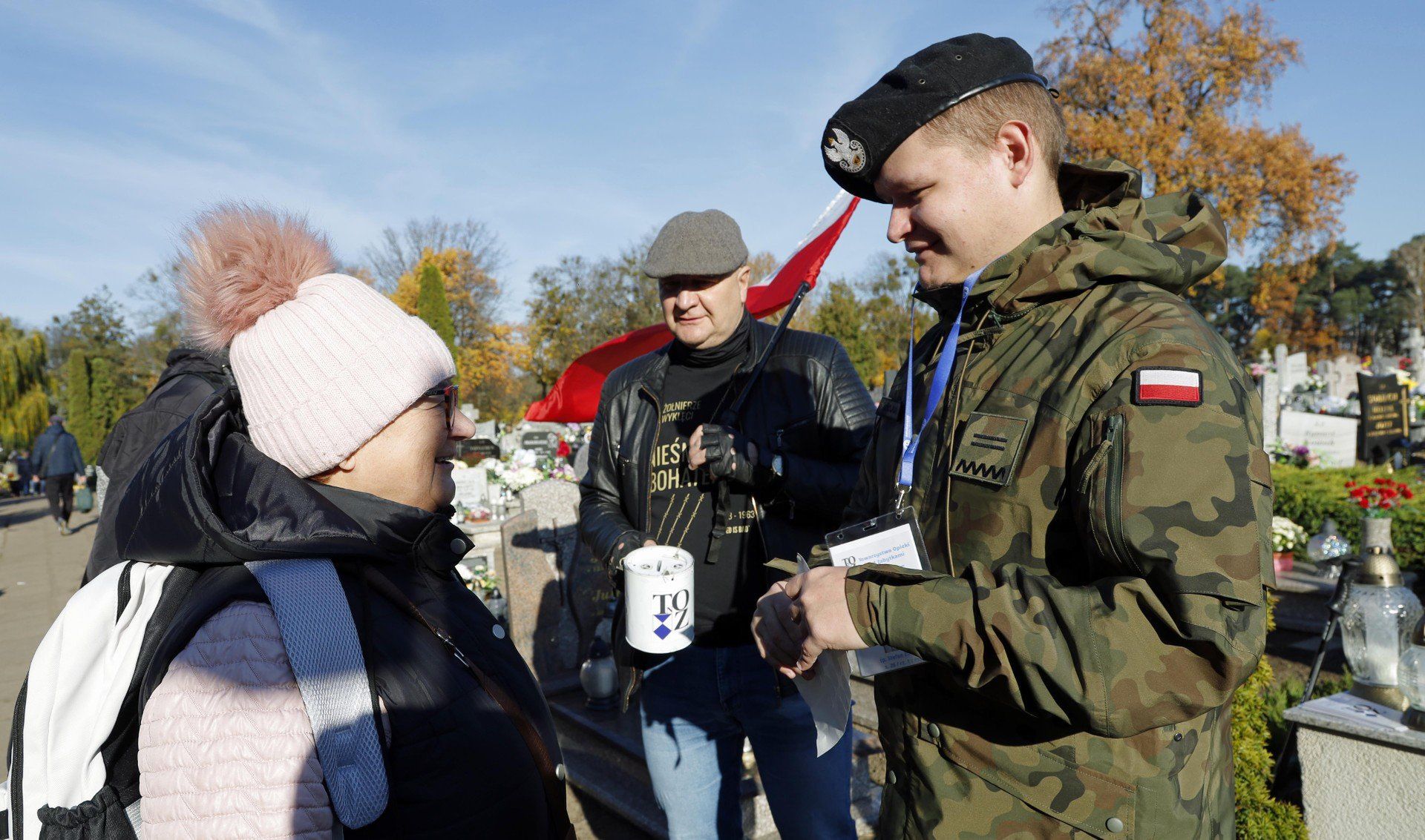 Około 100 wolontariuszy kwestowało na cmentarzu parafialnym w Grudziądzu 1 i 2 listopada 2025