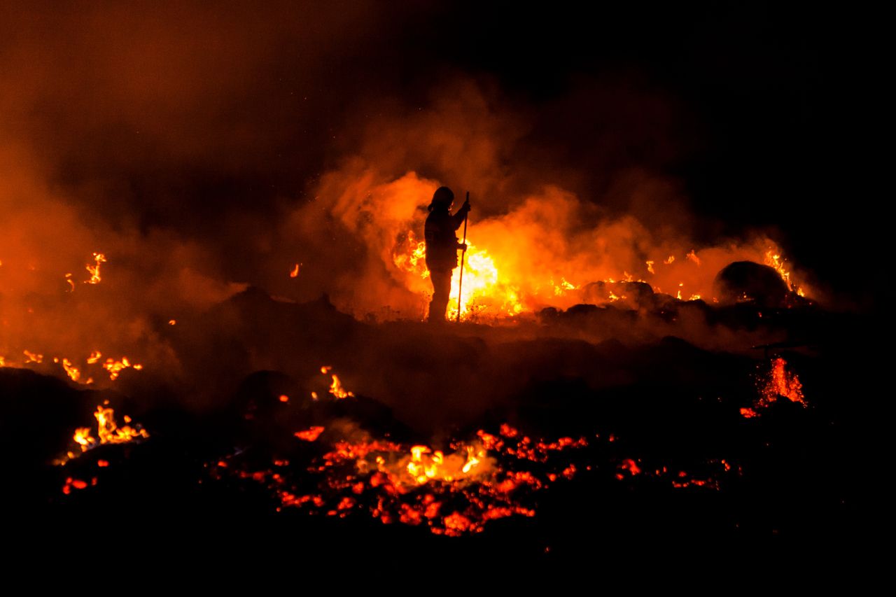 Istebna: Nocny pożar domu. W akcji wiele zastępów straży
