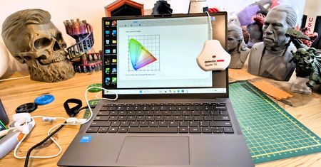 Chiński laptop miał zachwycać kolorami. Niezależne testy pokazały coś innego
