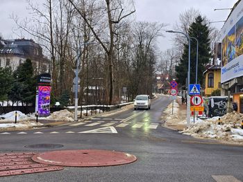 Zakopane: Chaos drogowy na ul. Sienkiewicza. Remont szybszy niż plan, znaki wolniejsze niż ekipy