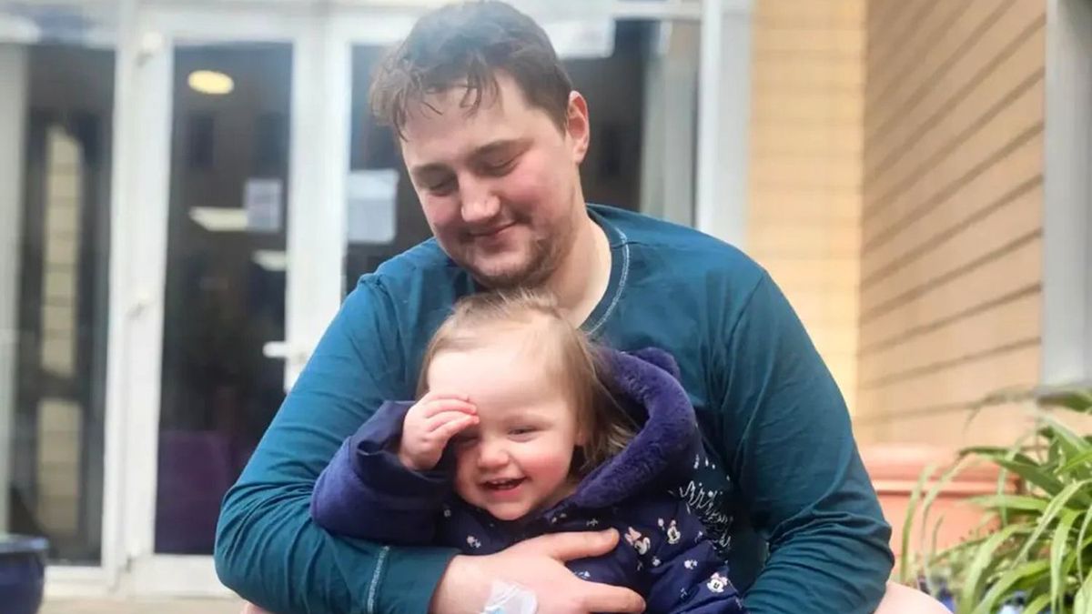 Aktor Finnian Garbutt choruje na raka