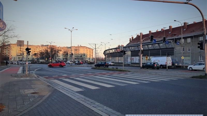 Wrocław. Potrącenie aż trzech pieszych na al. Kromera. Policja apeluje o ostrożność