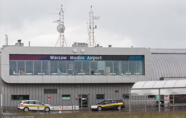 Lotnisko Warszawa Modlin jest popularne przede wszystkim wśród podróżujących tanimi liniami lotniczymi, takimi jak Ryanair.