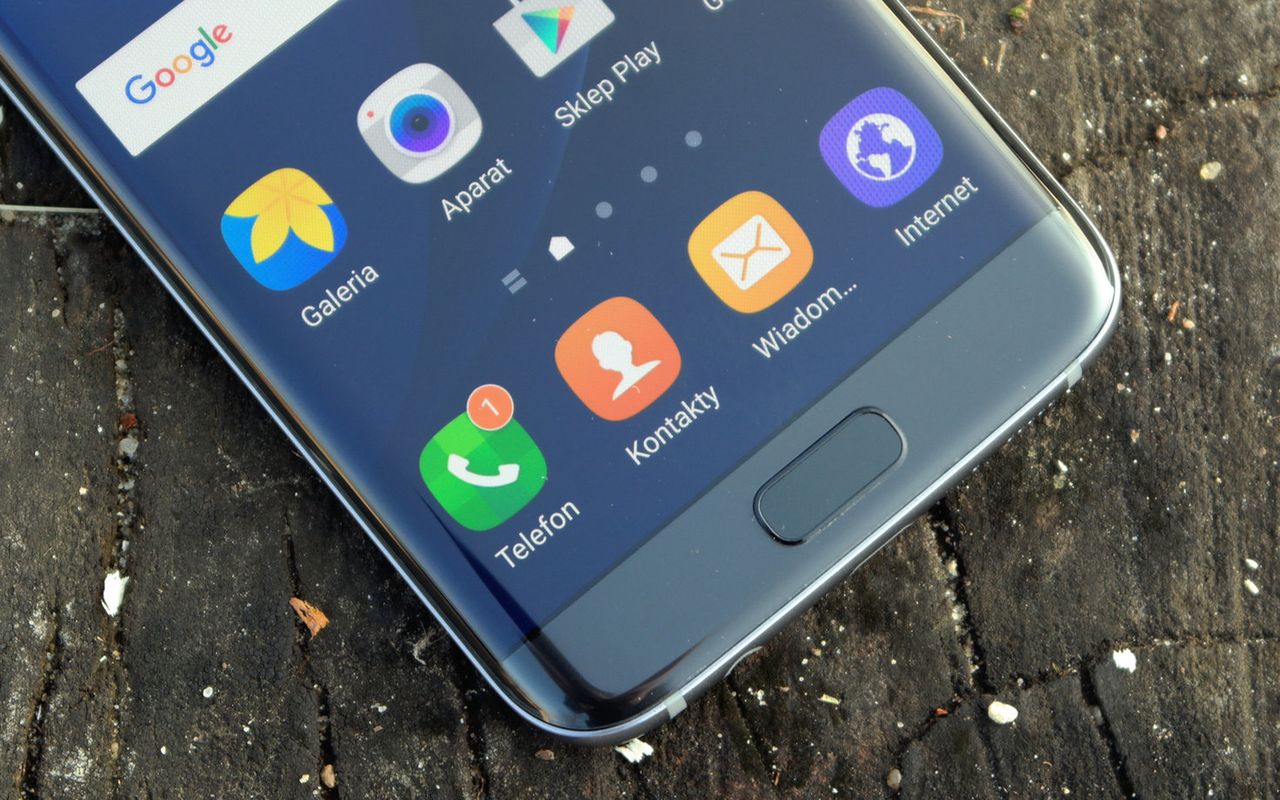 Galaxy S7 edge z ekranem AMOLED lubi ciemne tapety