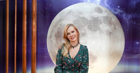 Edyta Pazura plażuje nad Oceanem Indyjskim. Kostium jak siateczka