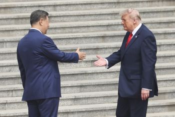 Uścisk dłoni Trumpa i Xi. Moment nie umknął reporterom