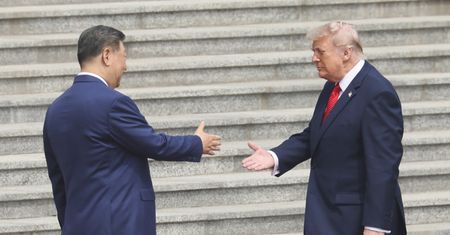 Uścisk dłoni Trumpa i Xi. Moment nie umknął reporterom