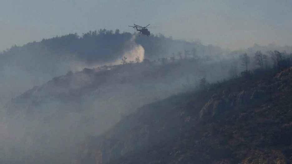 A wildfire burns on Mount Parnitha
epa11445439 A firefighting helicopter drops water to put out a wildfire on Mount Parnitha, north Attica, Greece, 29 June 2024. The forest fire started in the location Katsimidi on Mount Parnitha in the afternoon of June 29. Reinforcements were sent in from Thessaly, Epirus and Central Macedonia to help control the fire that is raging on Mount Parnitha, where wind speeds have at times exceeded 100 km per hour, Fire Department spokesperson Vasilis Vathrakogiannis announced during an emergency press briefing.  EPA/ORESTIS PANAGIOTOU 
Dostawca: PAP/EPA.
ORESTIS PANAGIOTOU