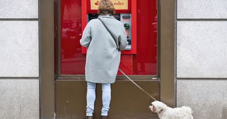 Santander Bank Polska ostrzega. Przestępcy udają policjantów