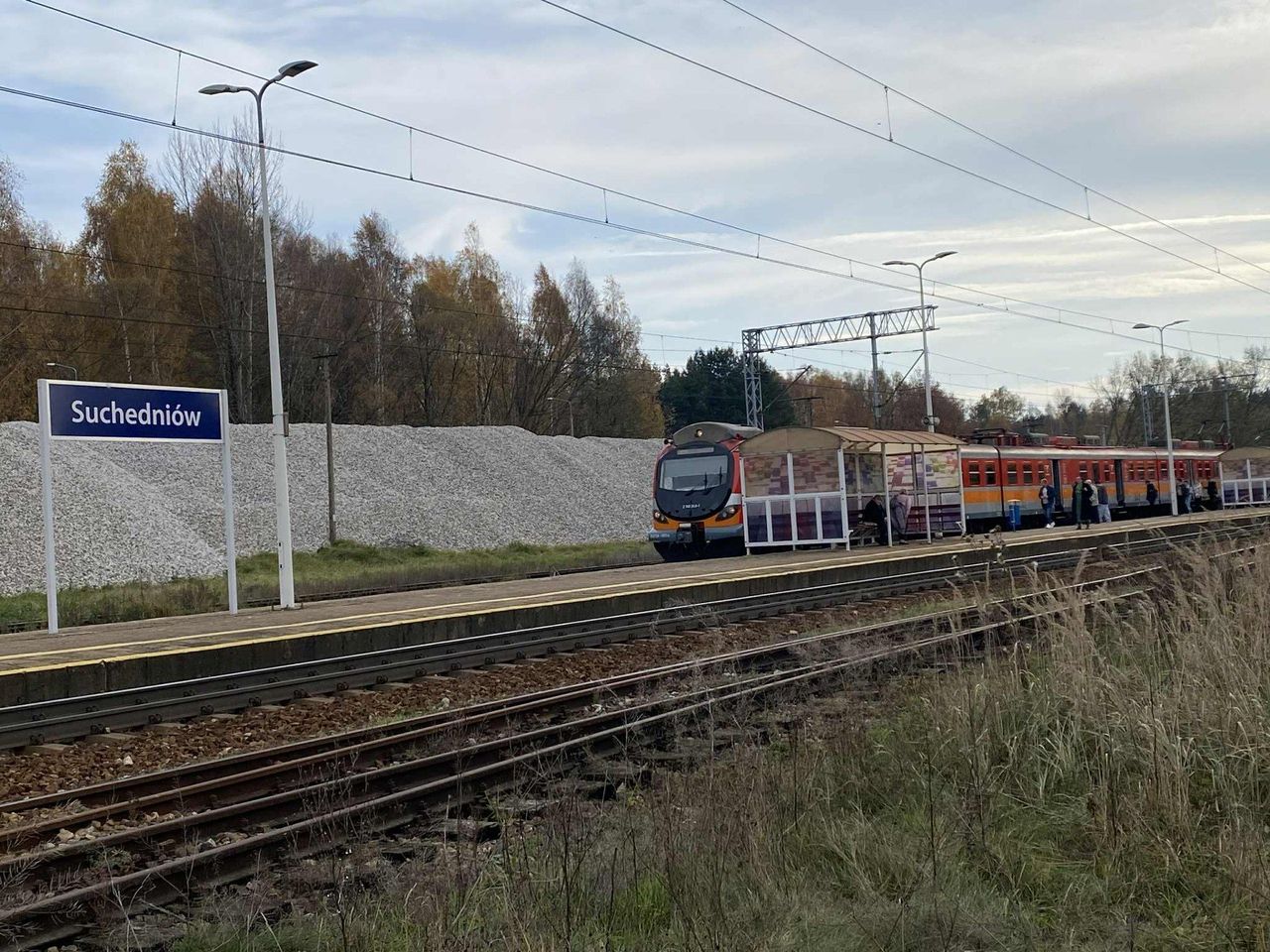 Suchedniów: Kolej ustąpiła. Pociągi pospieszne będą stawać na stacji