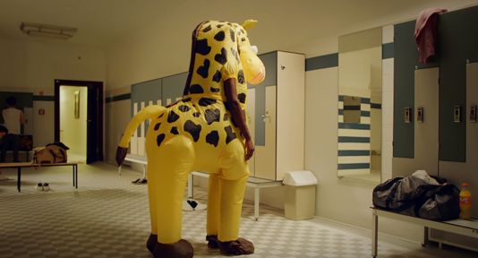 "Idioci są niesamowici" w reklamie Fanty