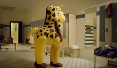 "Idioci są niesamowici" w reklamie Fanty