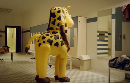 "Idioci są niesamowici" w reklamie Fanty