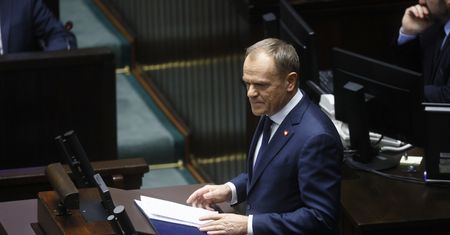 "Popełnia zdradę stanu". Tusk ostro z mównicy do polityków PiS