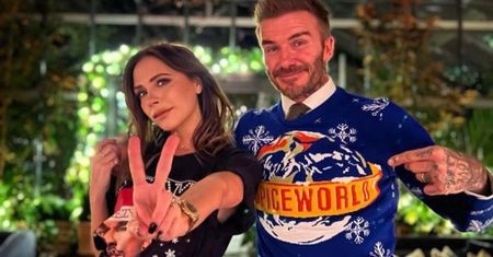 Odpicowani David i Victoria Beckhamowie pozują z dziećmi przy choince. Wyszło lepiej niż u Majdanów? (FOTO)