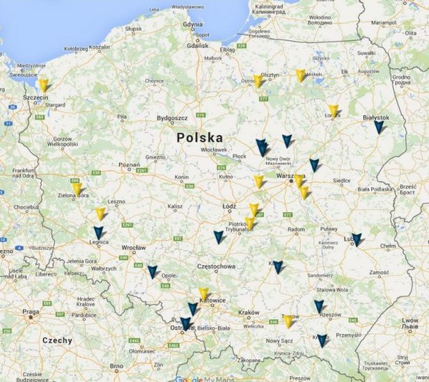 Mapa lokalizacji odcinkowych pomiarów prędkości. Niebieskim kolorem zaznaczono te, które rejestrują wykroczenia. Żółtym kolorem te, które zostały już odebrane i czekają na uruchomienie.