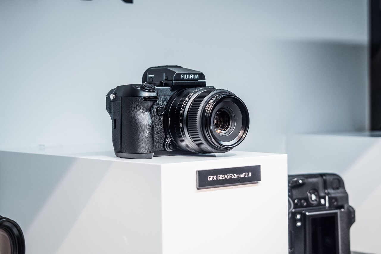Fujifilm GFX - średnioformatowy bezlusterkowiec Fujifilm na horyzoncie 7
