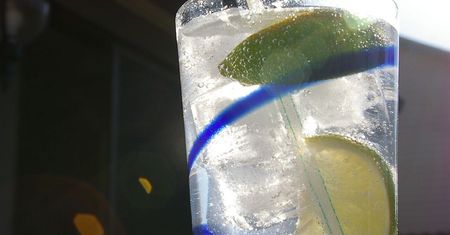 Cytrynowo-limonkowy napój gazowany bez dodatku kofeiny