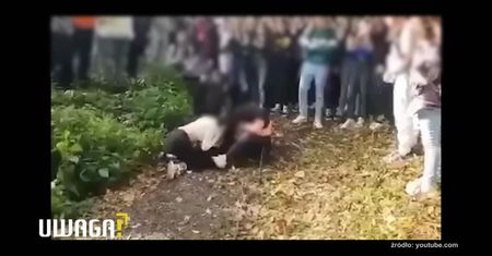 Brutalna bójka nastolatek w Brzozowie. “Nagranie jest przerażające”