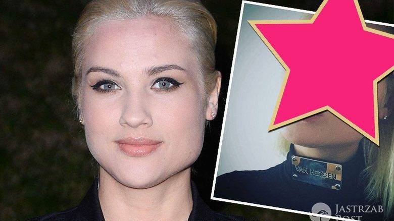 Karolina Gilon w okularach i bez