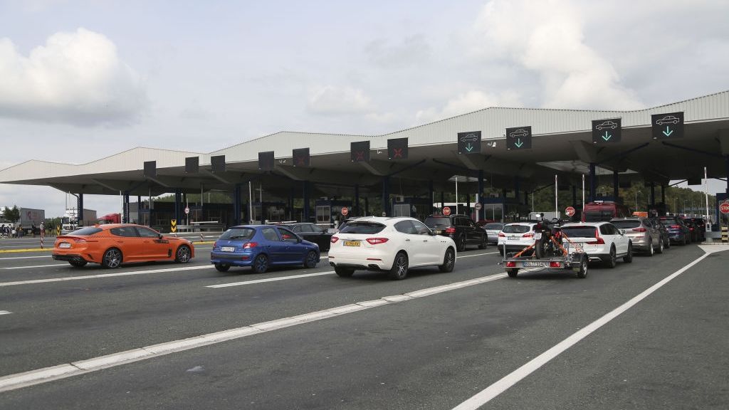 Turcy ruszyli i po telefony komórkowe, na granicy utworzyła się 15-kilometrowa kolejka (zdjęcie ilustracyjne)