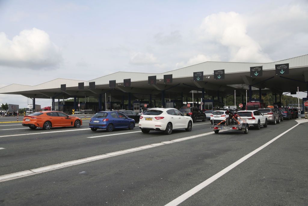 Podwyższenie opłat o 228 proc. Turcy ruszyli do Gruzji po telefony. Oto efekty