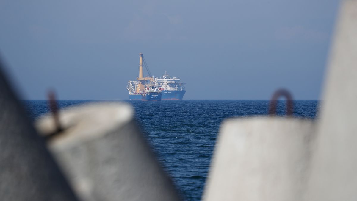 KALININGRAD, RUSSIA - MAY 4, 2020: The Akademic Chersky pipe layer is seen in the Gulf of Gdansk in the Baltic Sea. The pipelay vessel has arrived in the Baltic Sea from Nakhodka. According to Russia's energy minister Novak, Akademik Chersky could be involved in the construciton of the Nord Stream 2 pipeline. Vitaly Nevar/TASS (Photo by Vitaly Nevar\TASS via Getty Images)