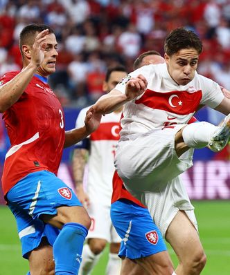 Wielkie nerwy w meczu Czechy - Turcja. Sędzia pokazał 16 kartek