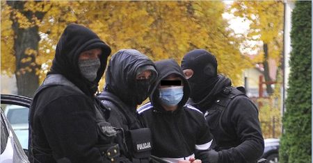 Sąd uznał go za winnego za zabójstwo, a potem umorzył postępowanie